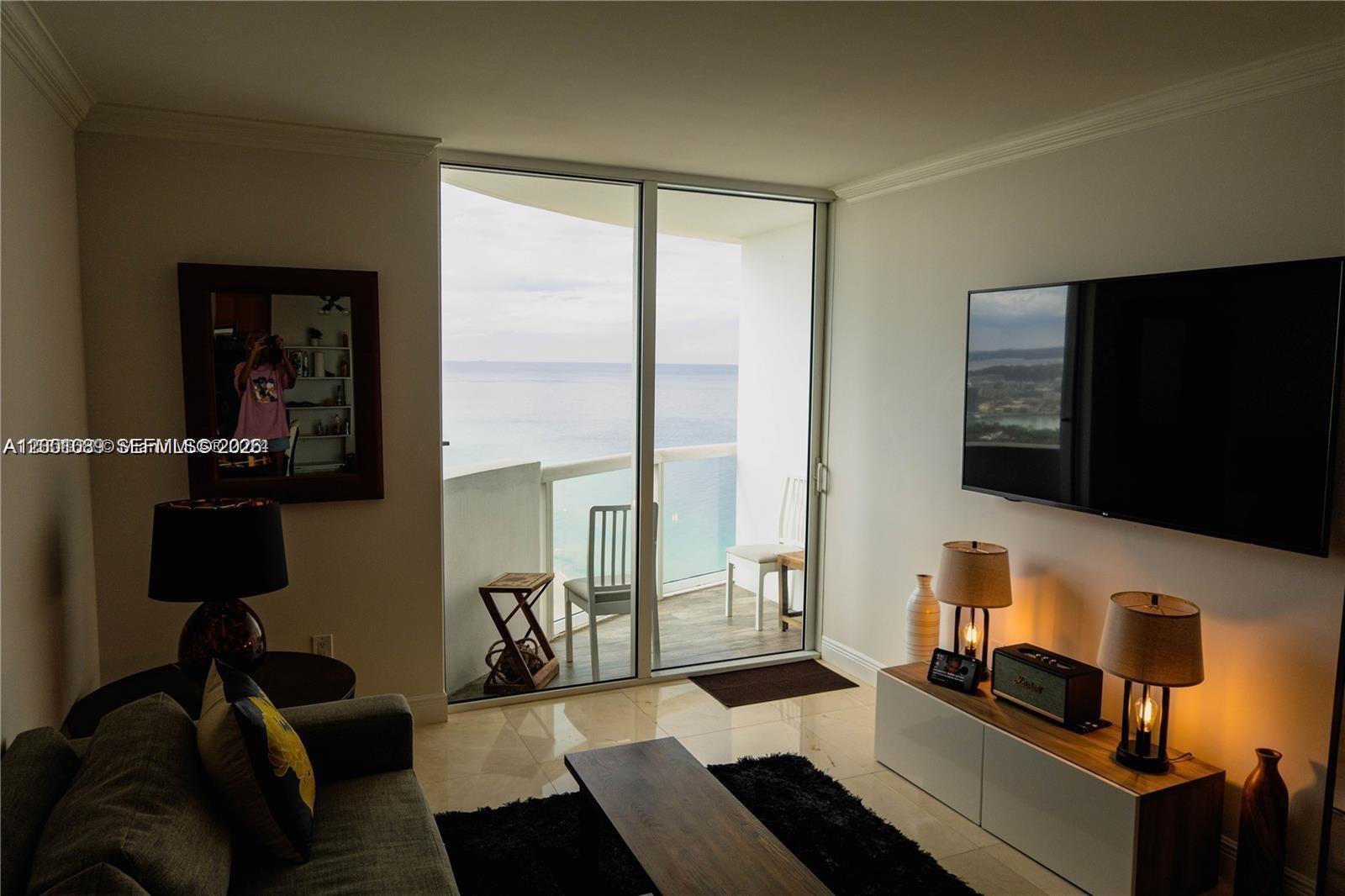 6365 Collins Ave #2710, Miami Beach FL 33141