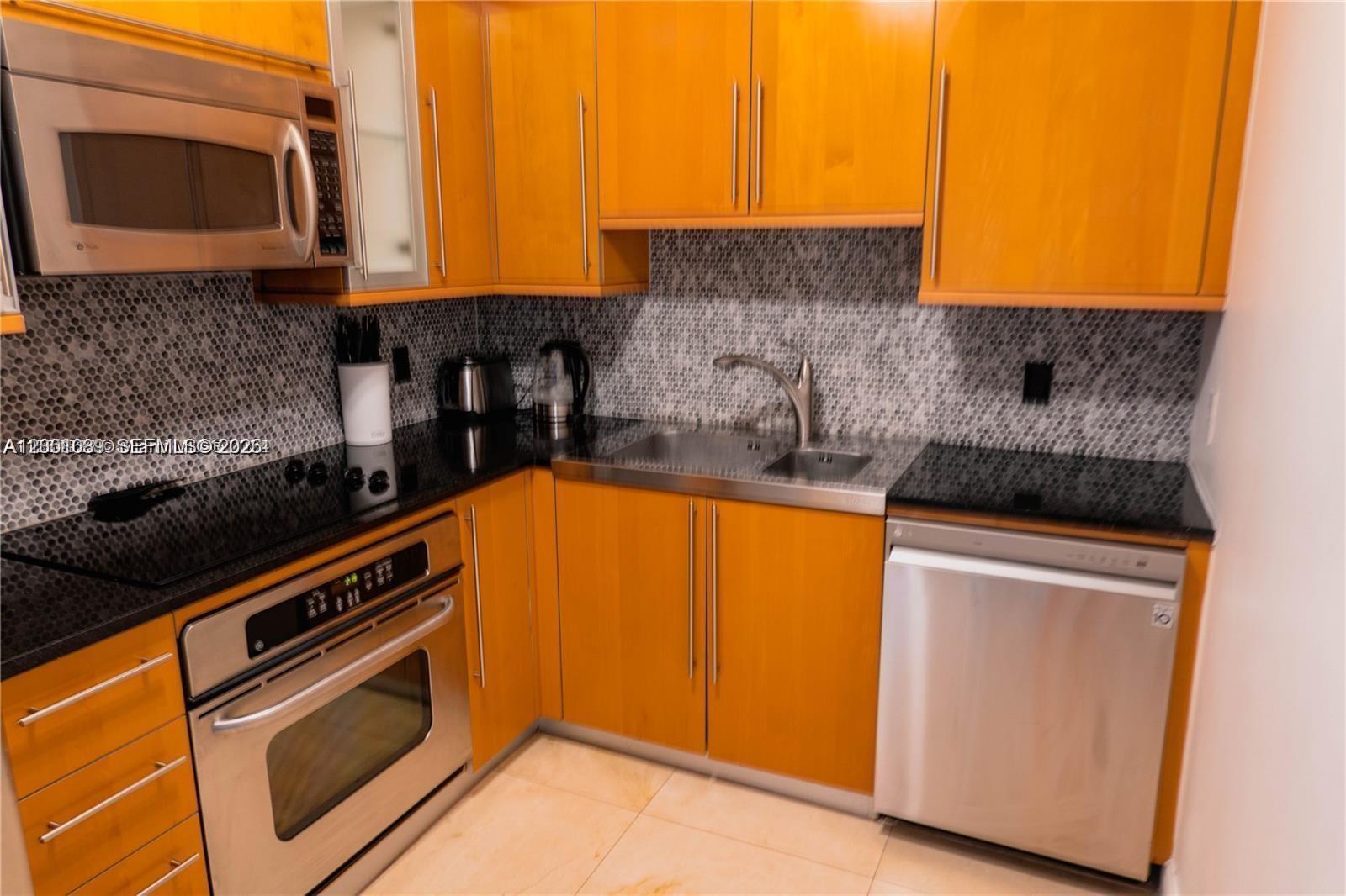 6365 Collins Ave #2710, Miami Beach FL 33141