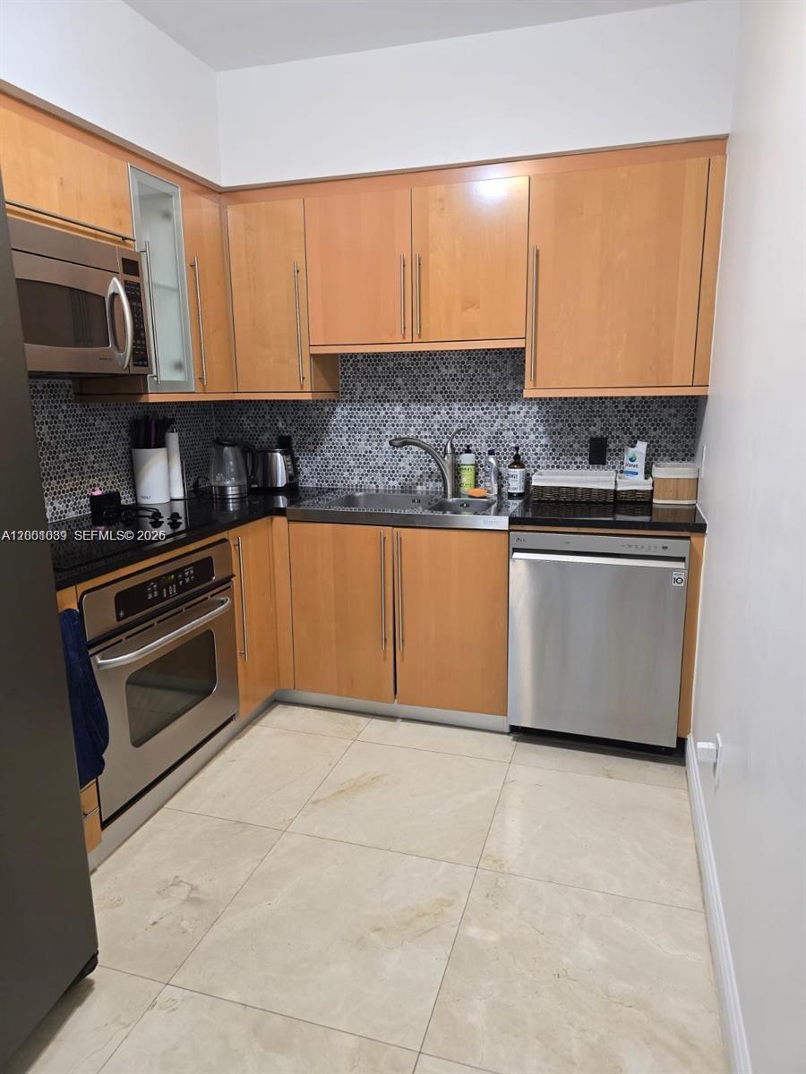 6365 Collins Ave #2710, Miami Beach FL 33141