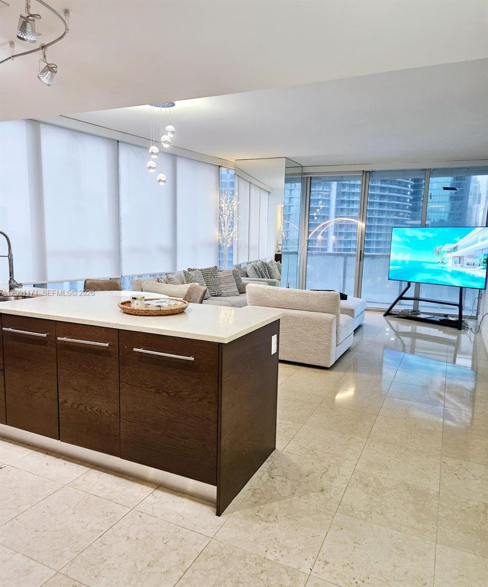 475 Brickell Ave #2115, Miami FL 33131