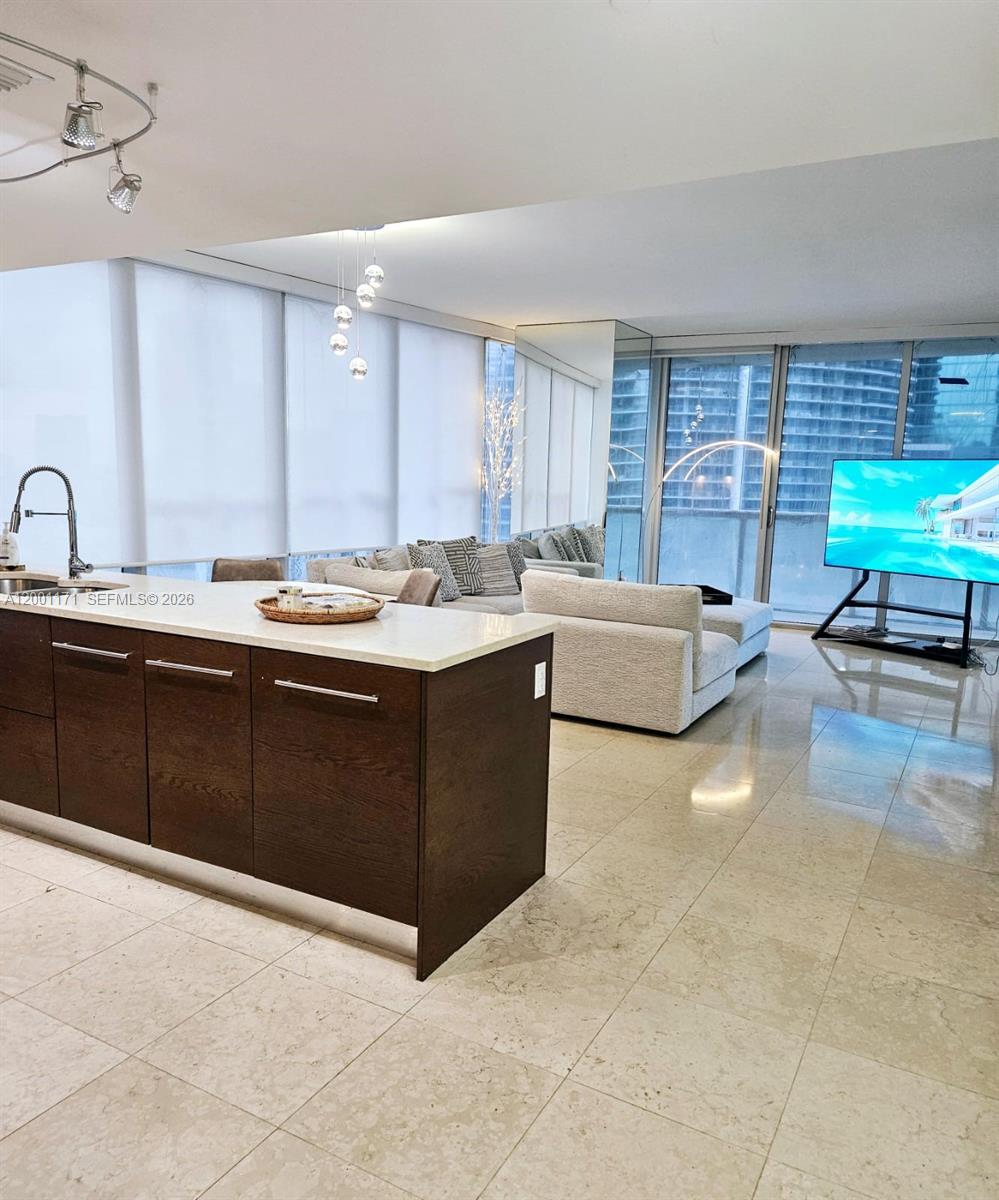 475 Brickell Ave #2115, Miami FL 33131