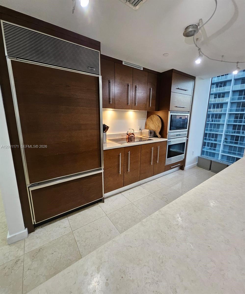475 Brickell Ave #2115, Miami FL 33131