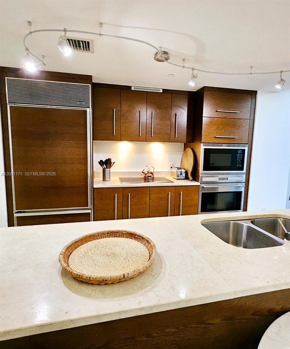 475 Brickell Ave #2115, Miami FL 33131