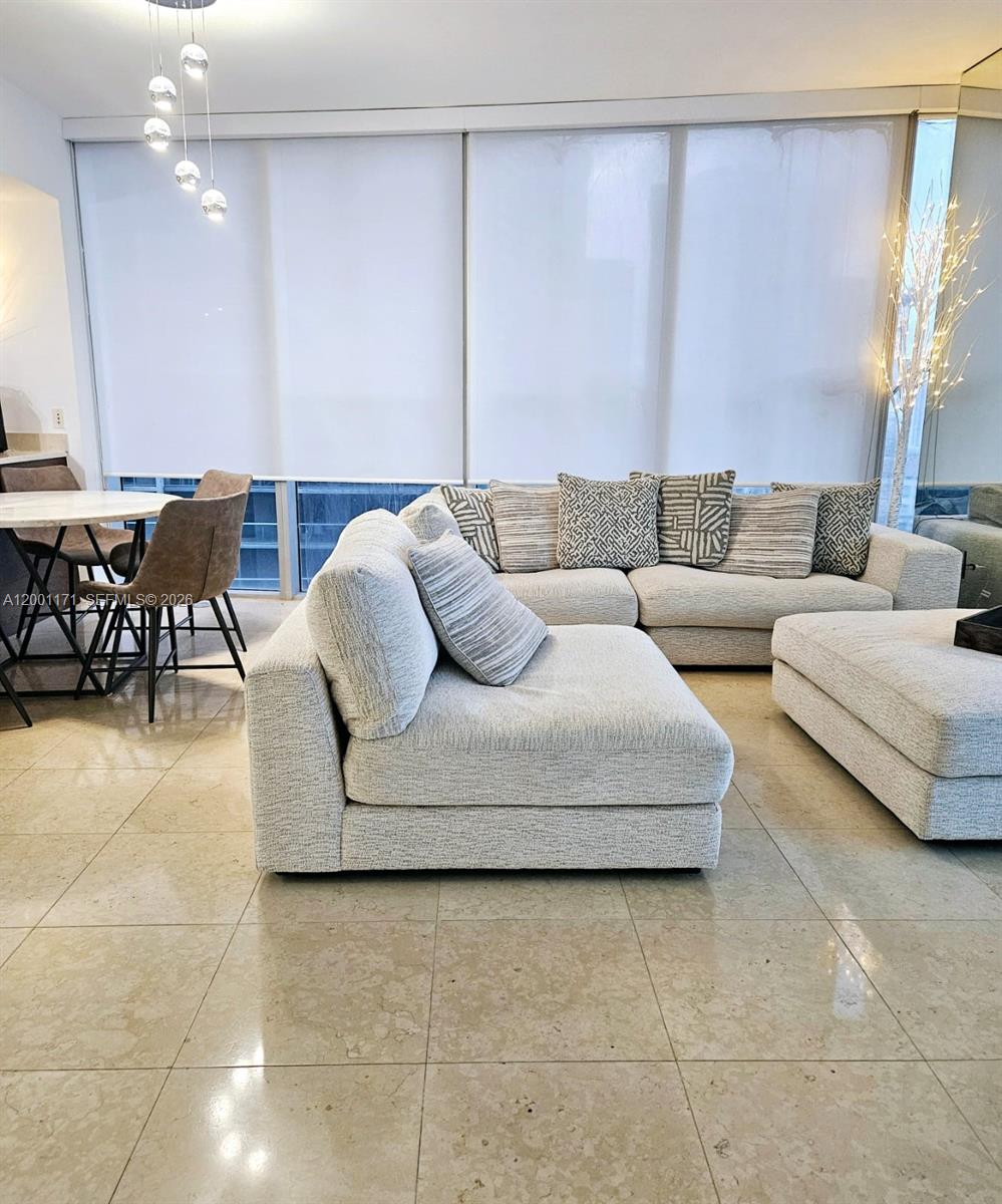 475 Brickell Ave #2115, Miami FL 33131