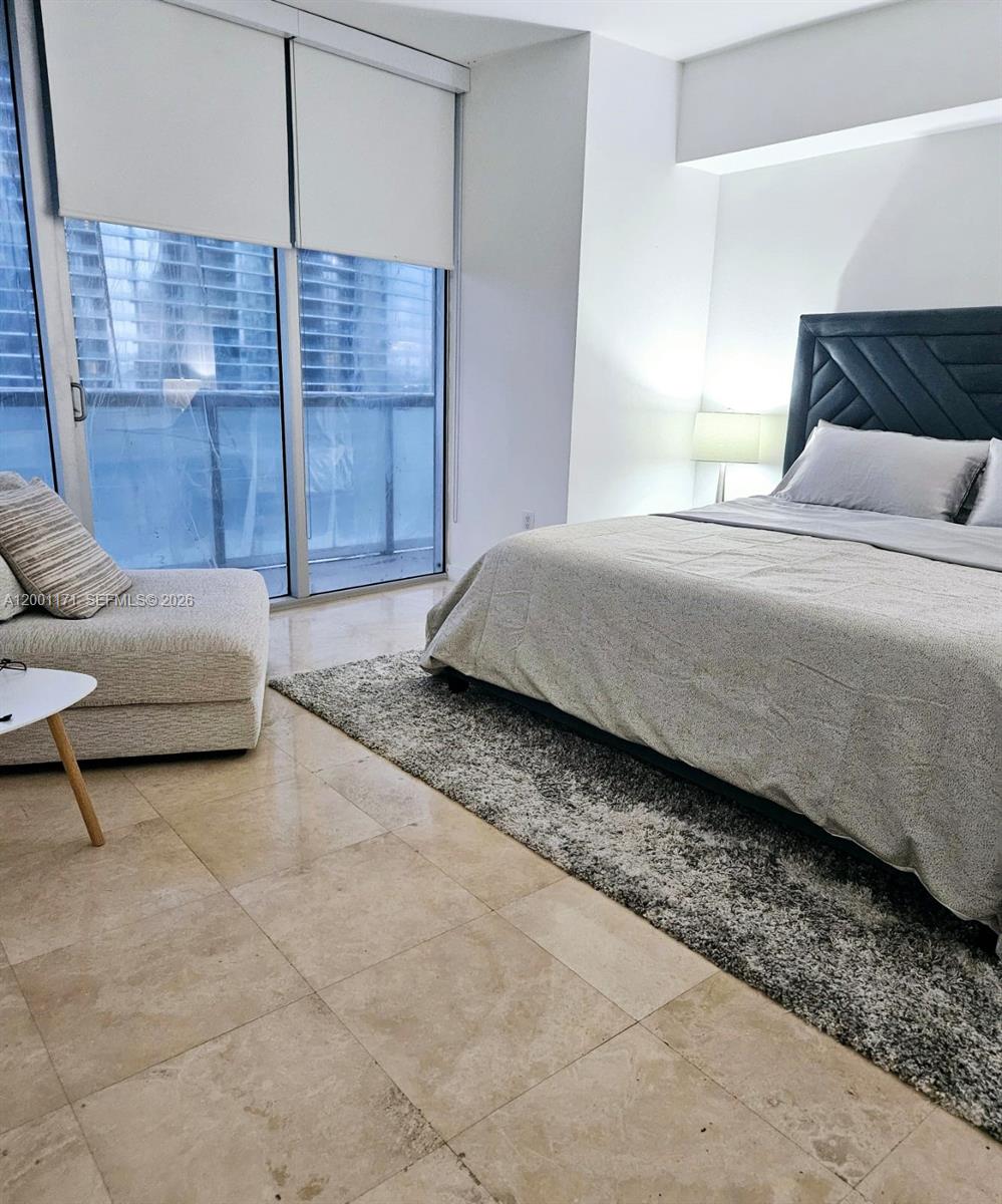 475 Brickell Ave #2115, Miami FL 33131