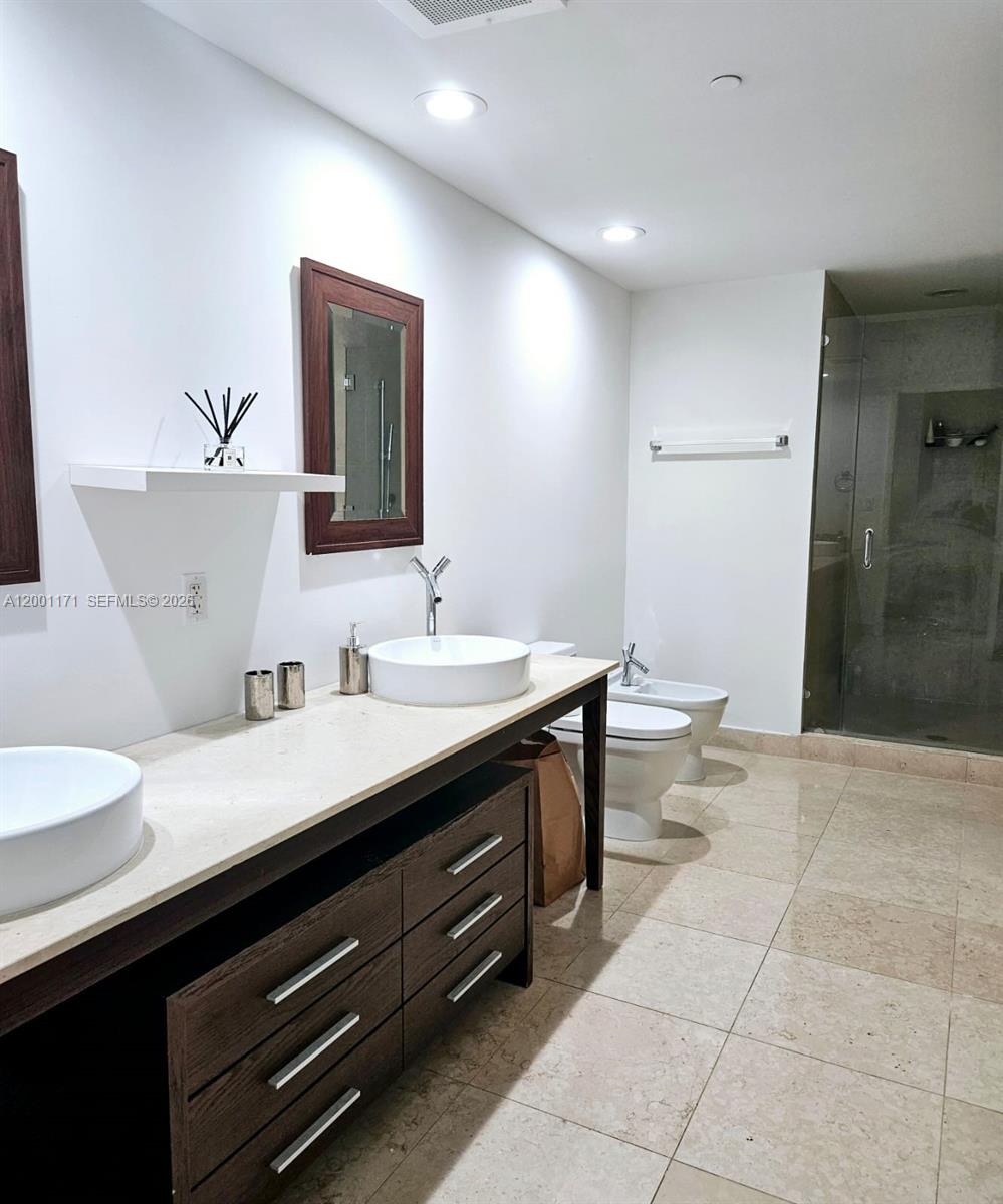 475 Brickell Ave #2115, Miami FL 33131