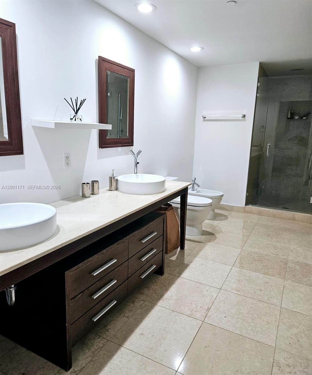 475 Brickell Ave #2115, Miami FL 33131