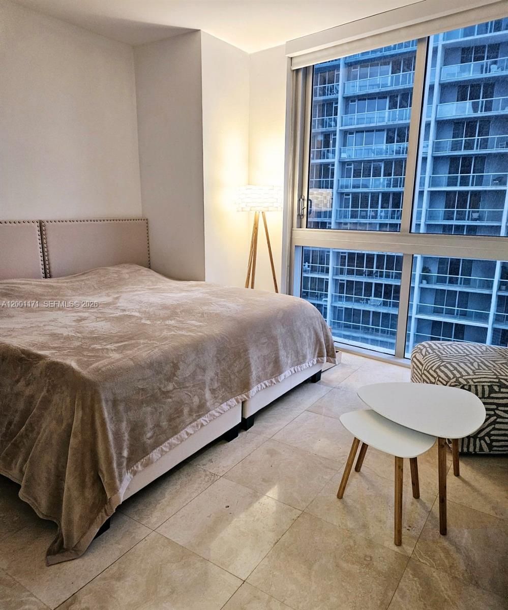 475 Brickell Ave #2115, Miami FL 33131