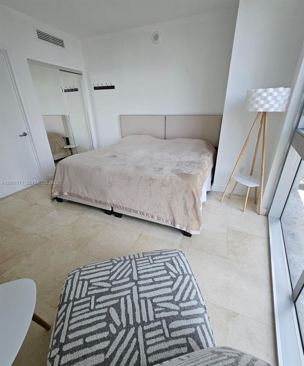 475 Brickell Ave #2115, Miami FL 33131