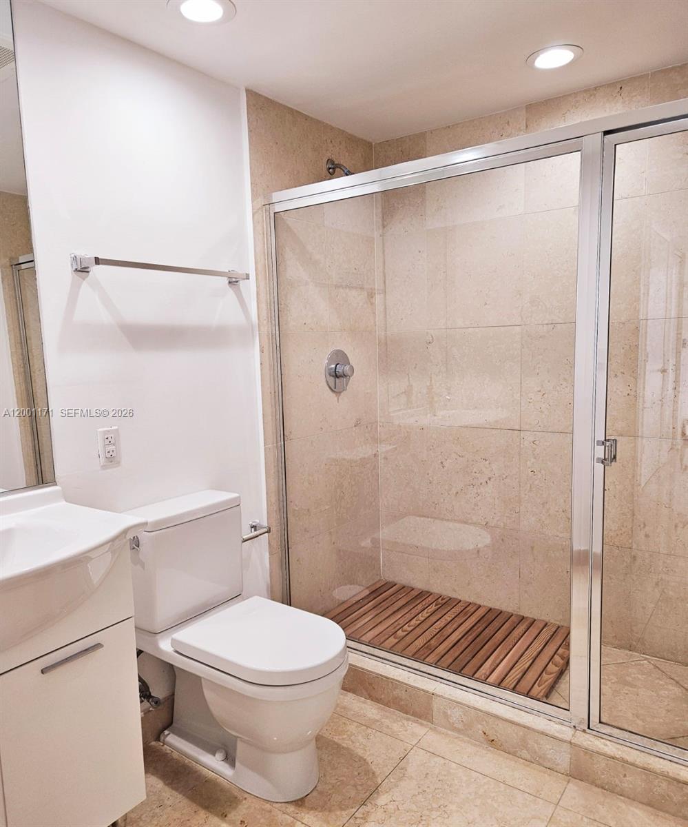 475 Brickell Ave #2115, Miami FL 33131