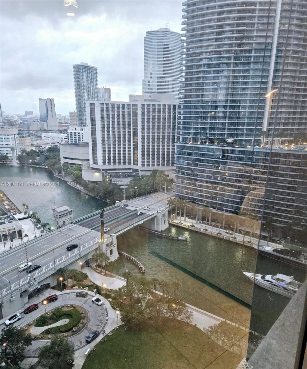 475 Brickell Ave #2115, Miami FL 33131