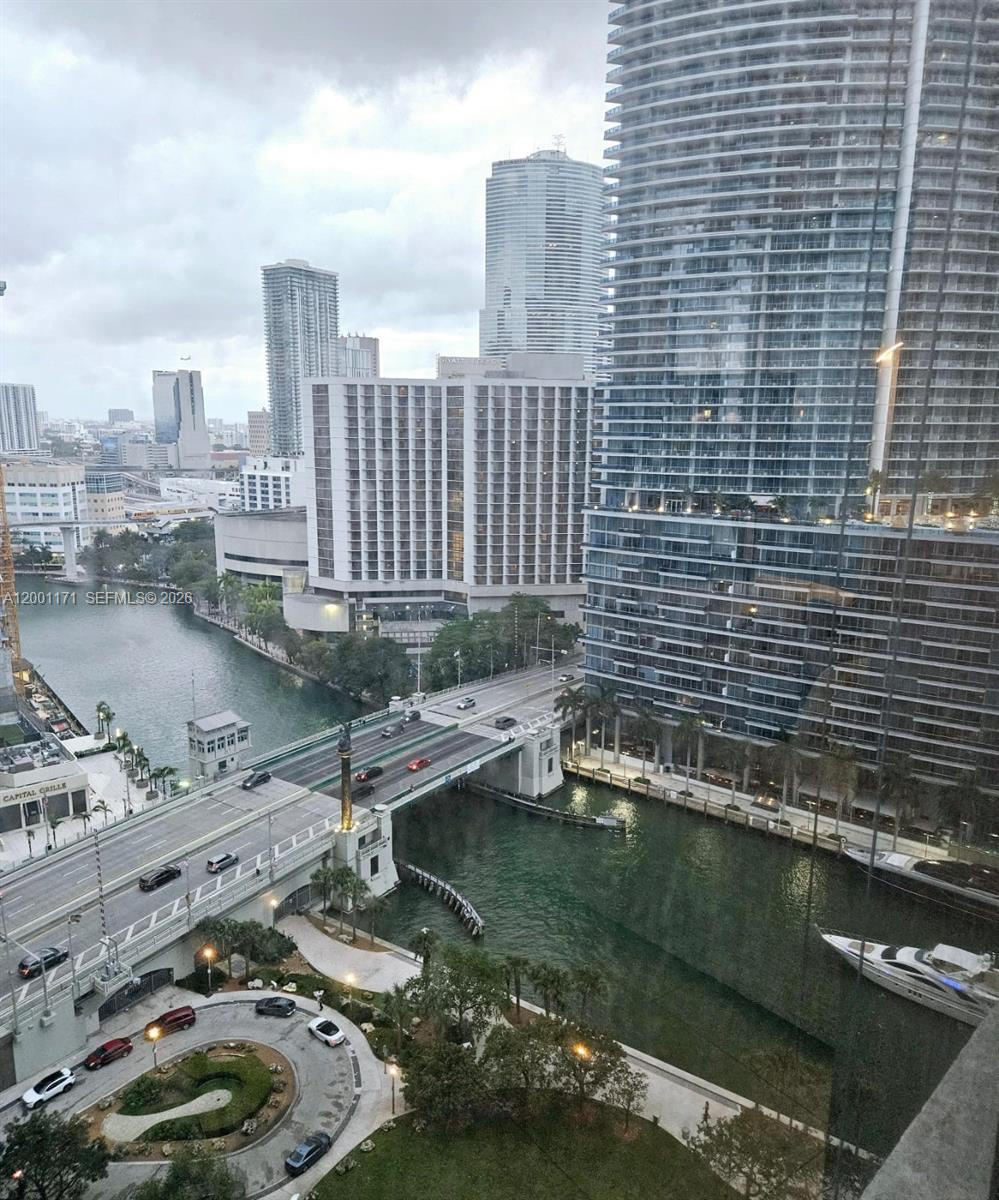 475 Brickell Ave #2115, Miami FL 33131