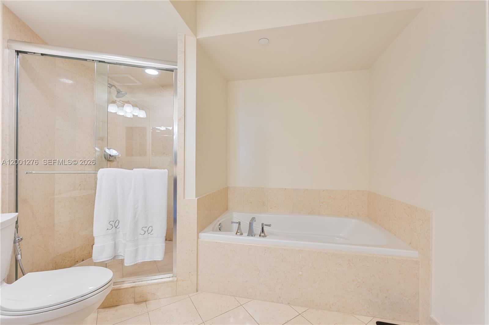 20000 E Country Club Dr #610, Aventura FL 33180