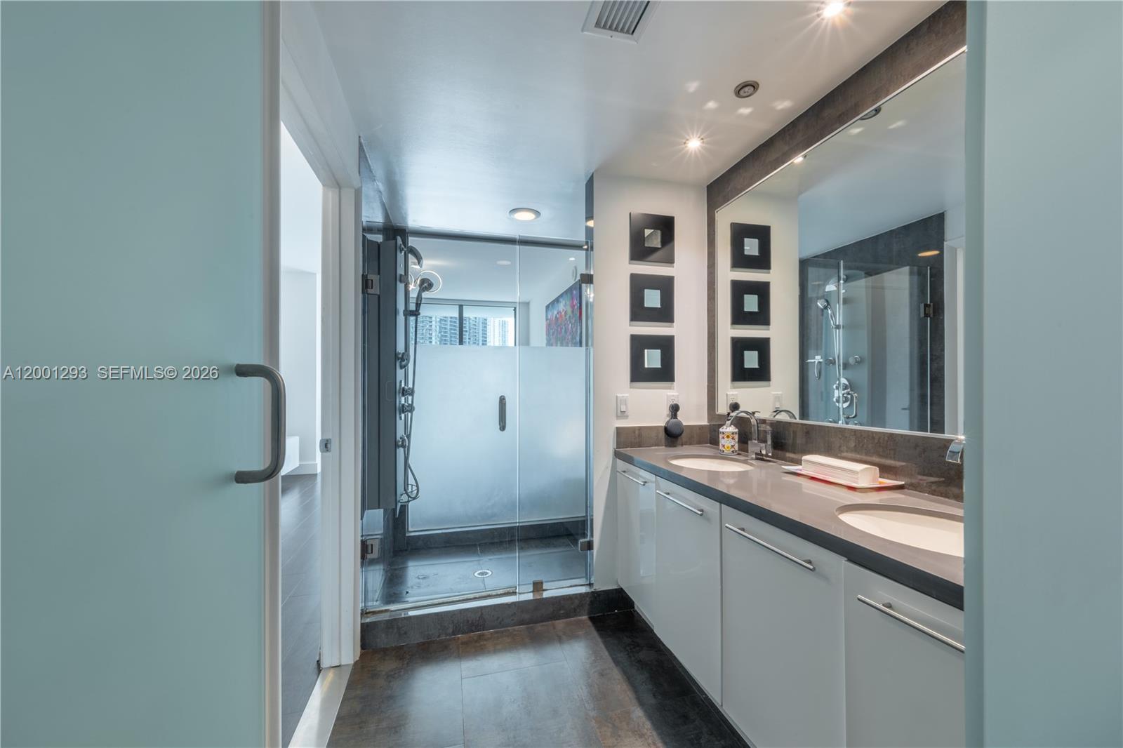 90 SW 3rd St #2116, Miami FL 33130