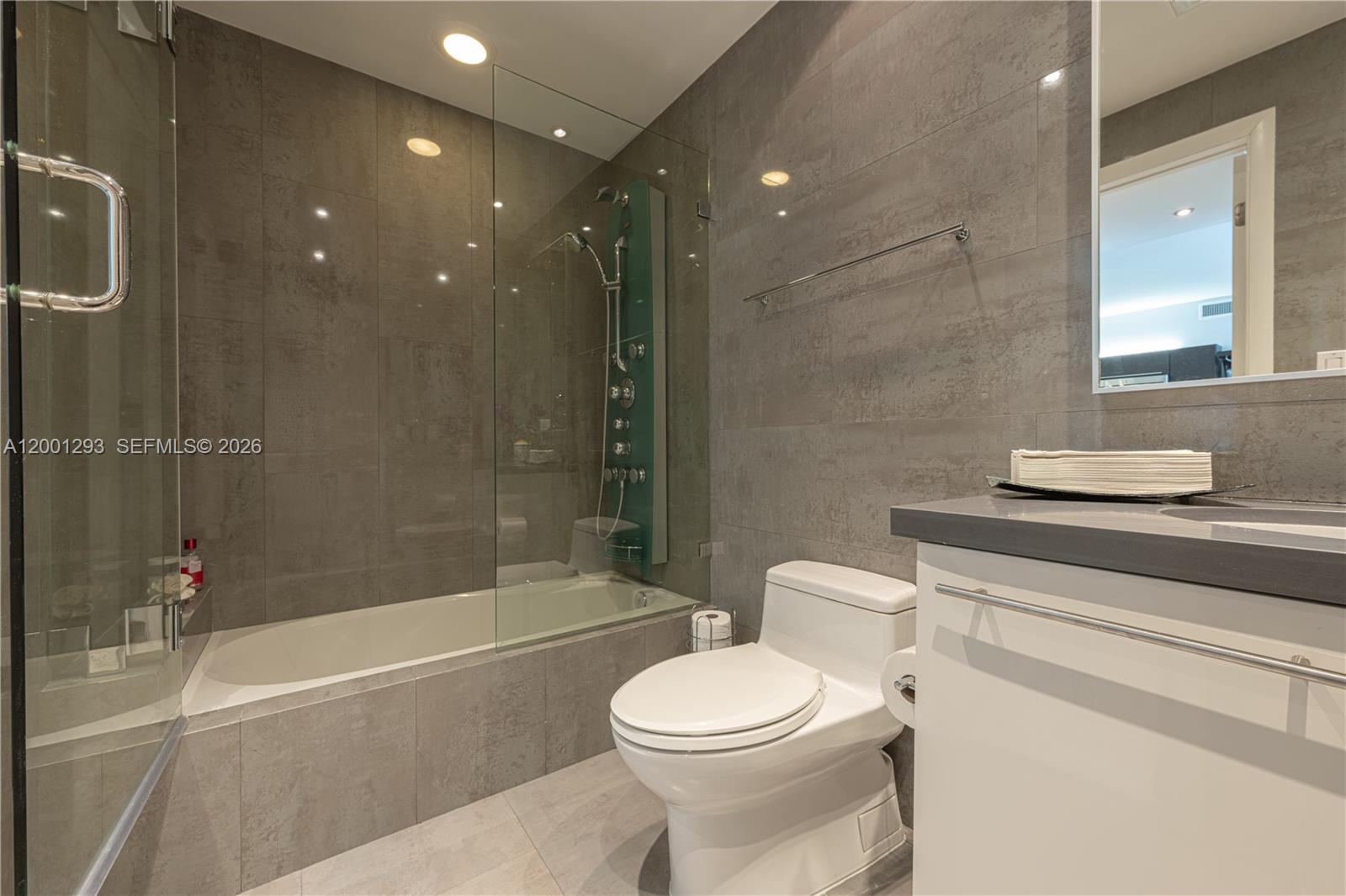 90 SW 3rd St #2116, Miami FL 33130