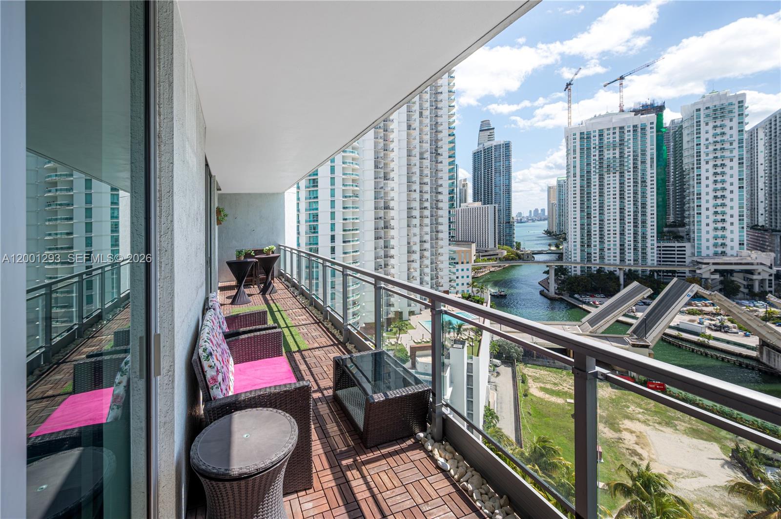 90 SW 3rd St #2116, Miami FL 33130