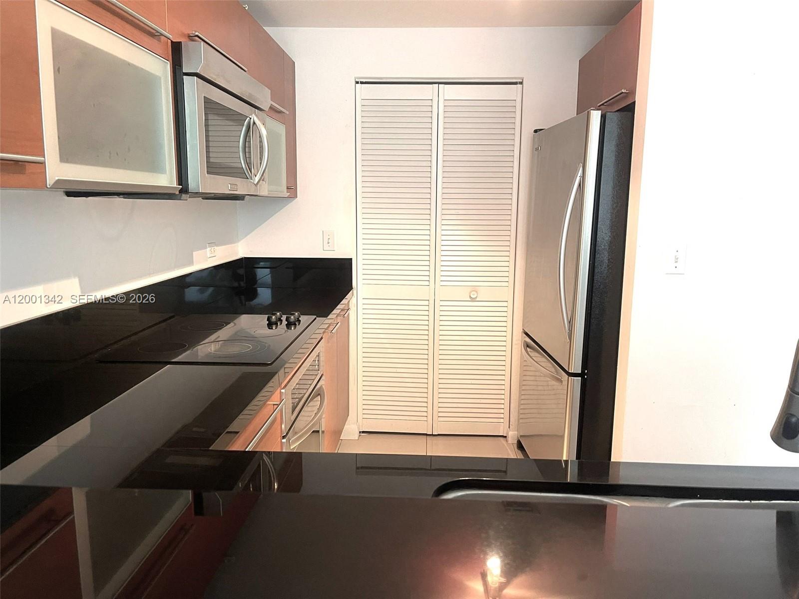 253 NE 2nd St #1004, Miami FL 33132