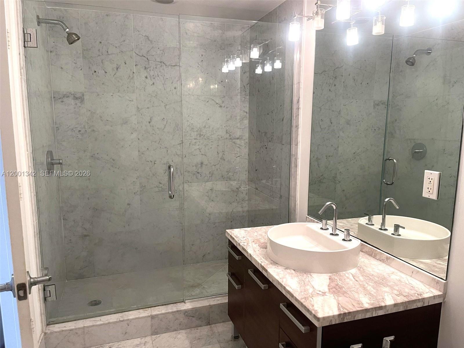 253 NE 2nd St #1004, Miami FL 33132