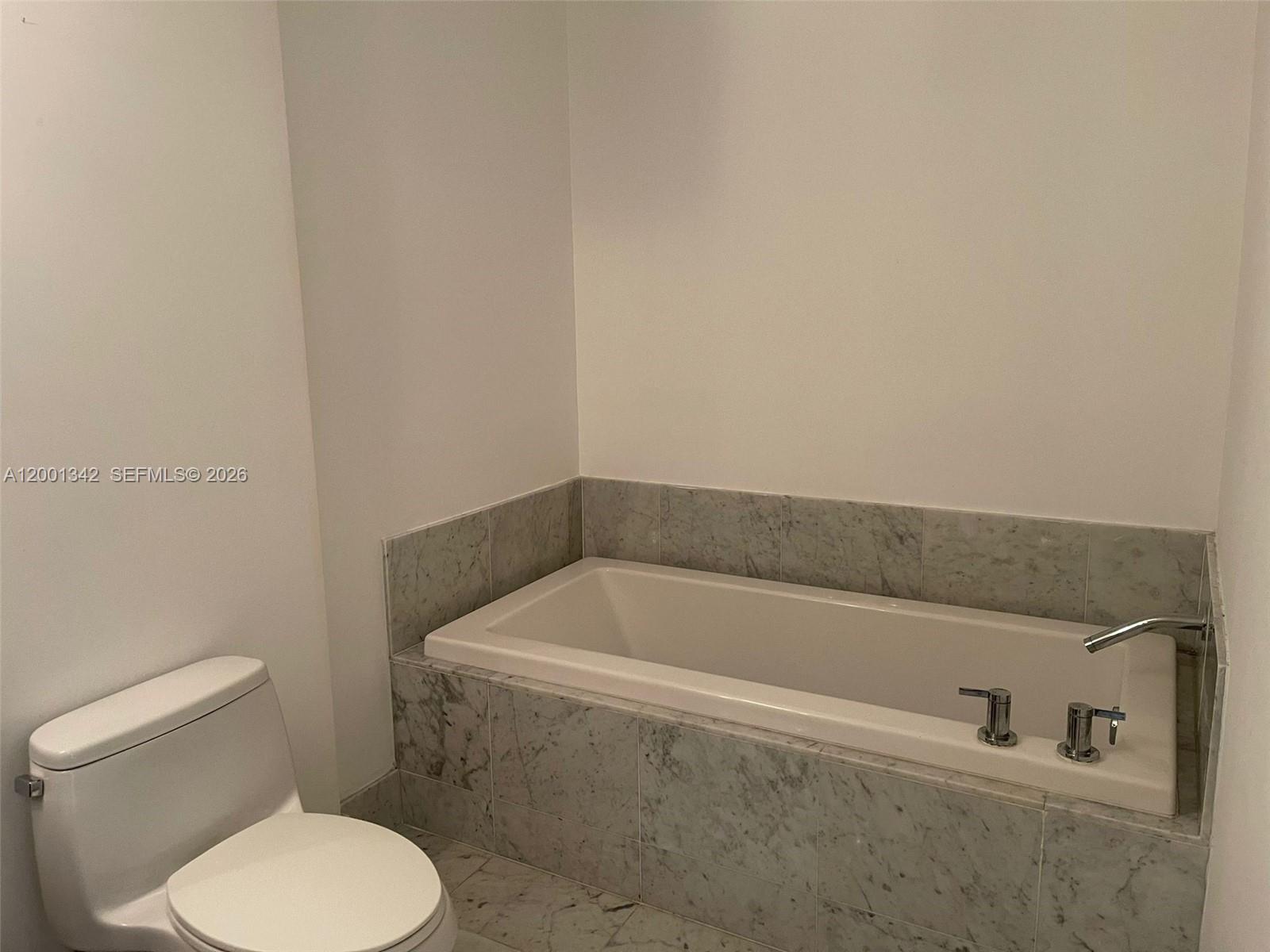 253 NE 2nd St #1004, Miami FL 33132