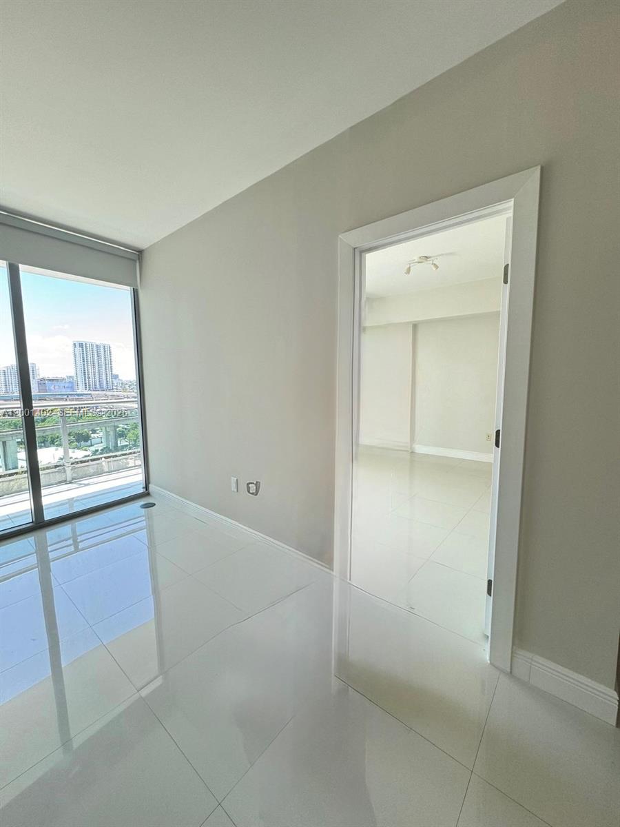 350 S Miami Ave #1415, Miami FL 33130