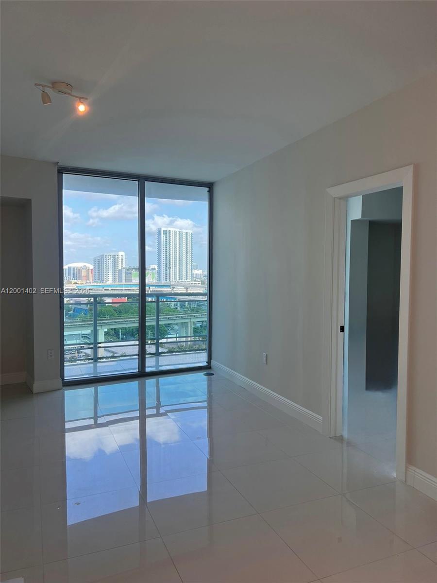 350 S Miami Ave #1415, Miami FL 33130