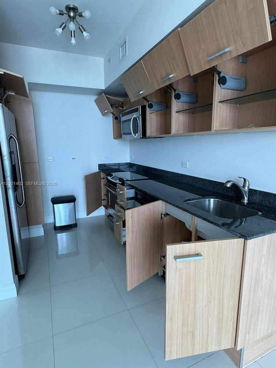 350 S Miami Ave #1415, Miami FL 33130