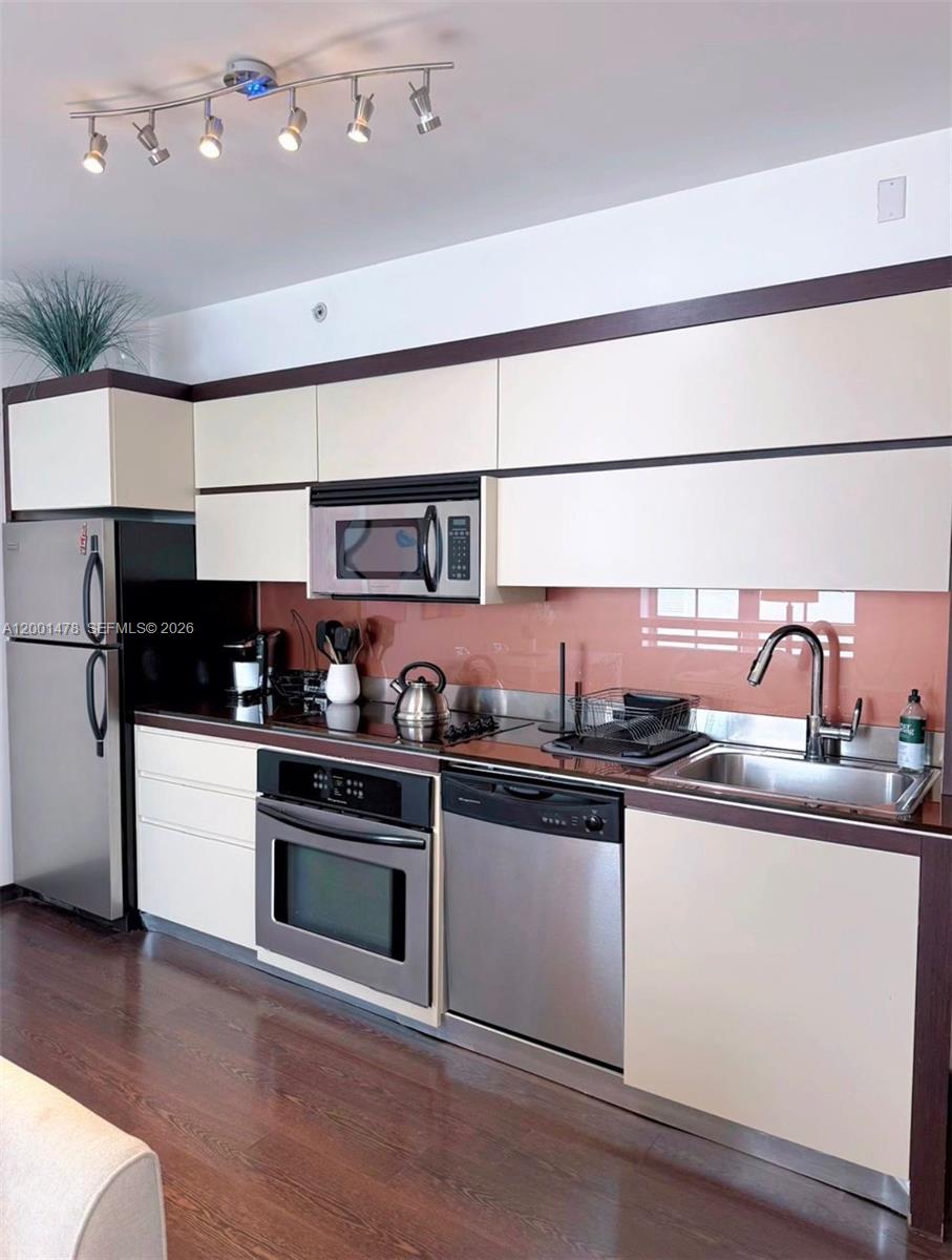 435 21st St #204, Miami Beach FL 33139