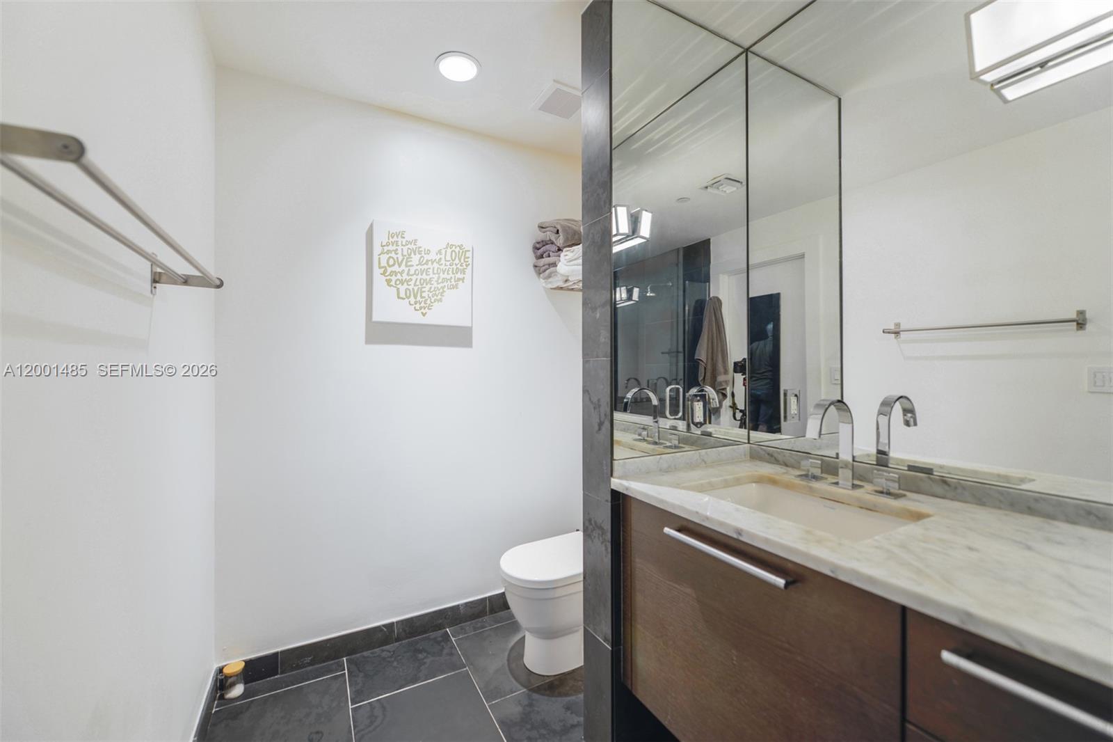 900 Biscayne Blvd #2104, Miami FL 33132