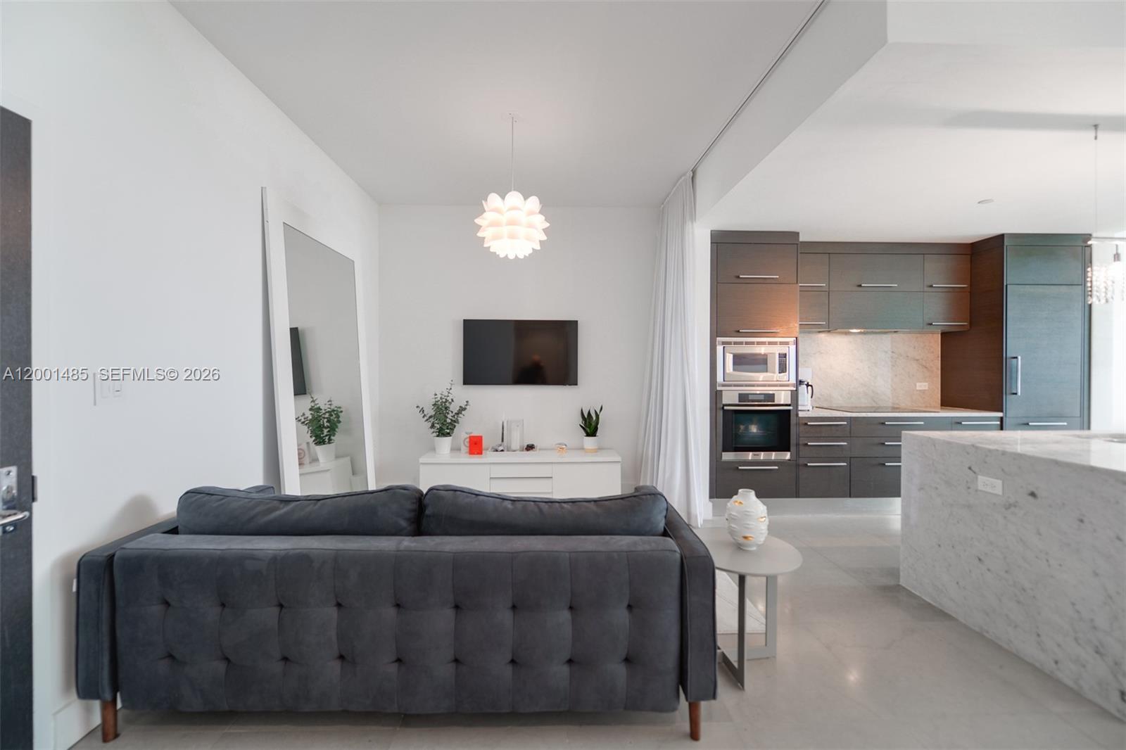 900 Biscayne Blvd #2104, Miami FL 33132