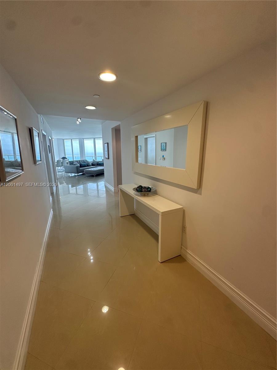 6365 Collins Ave #1703, Miami Beach FL 33141