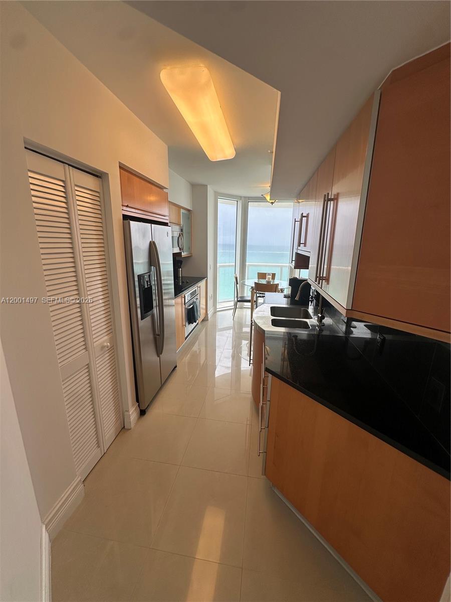 6365 Collins Ave #1703, Miami Beach FL 33141