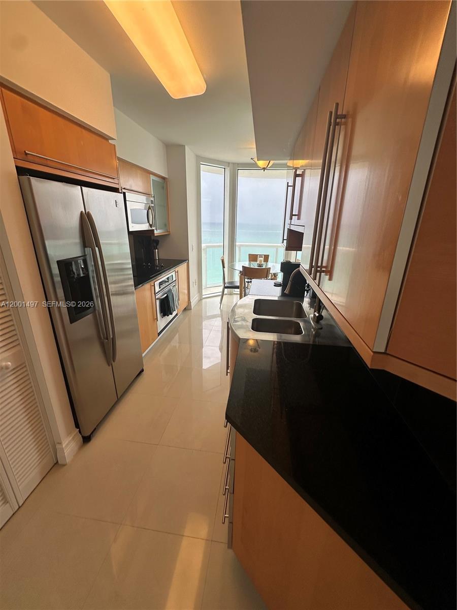 6365 Collins Ave #1703, Miami Beach FL 33141