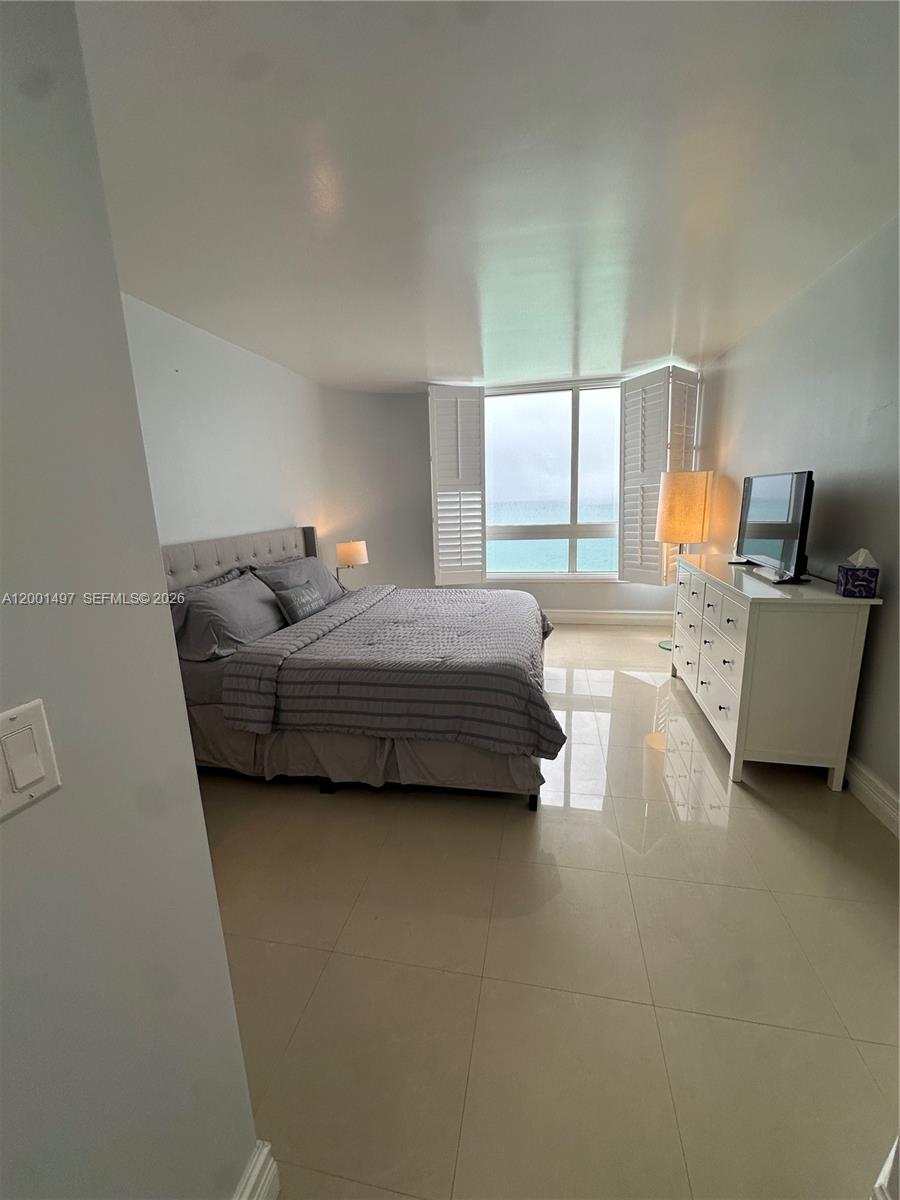 6365 Collins Ave #1703, Miami Beach FL 33141