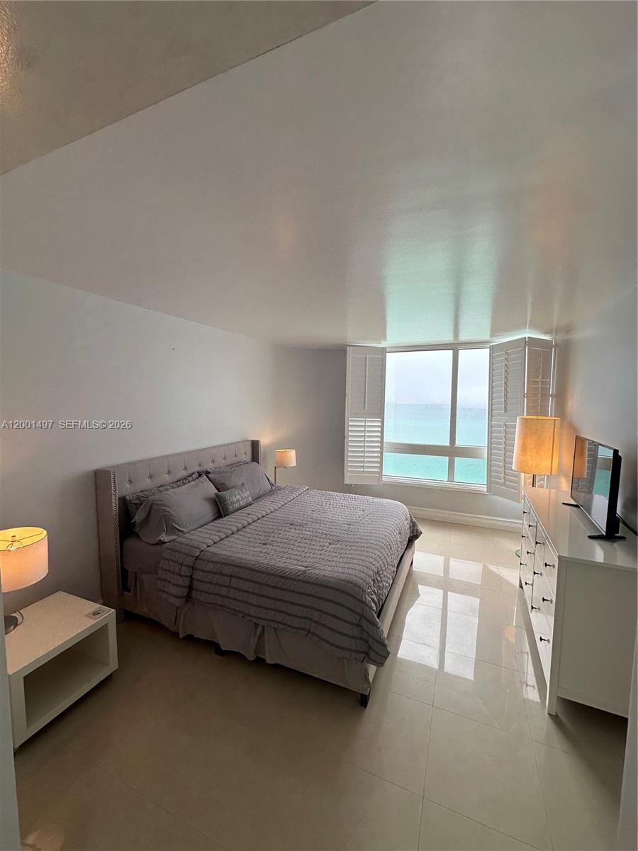6365 Collins Ave #1703, Miami Beach FL 33141