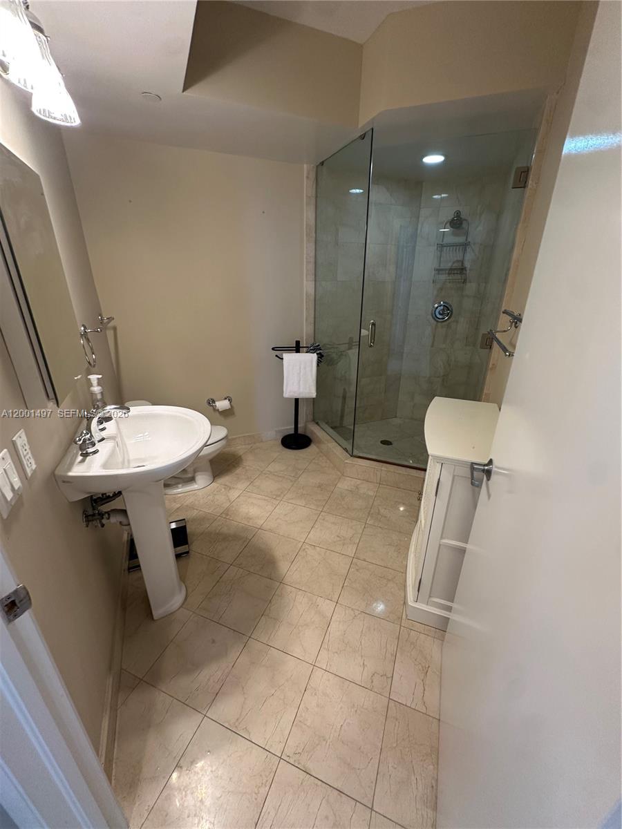 6365 Collins Ave #1703, Miami Beach FL 33141
