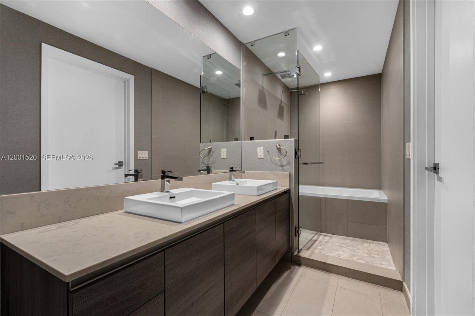 1080 Brickell Ave #905, Miami FL 33131