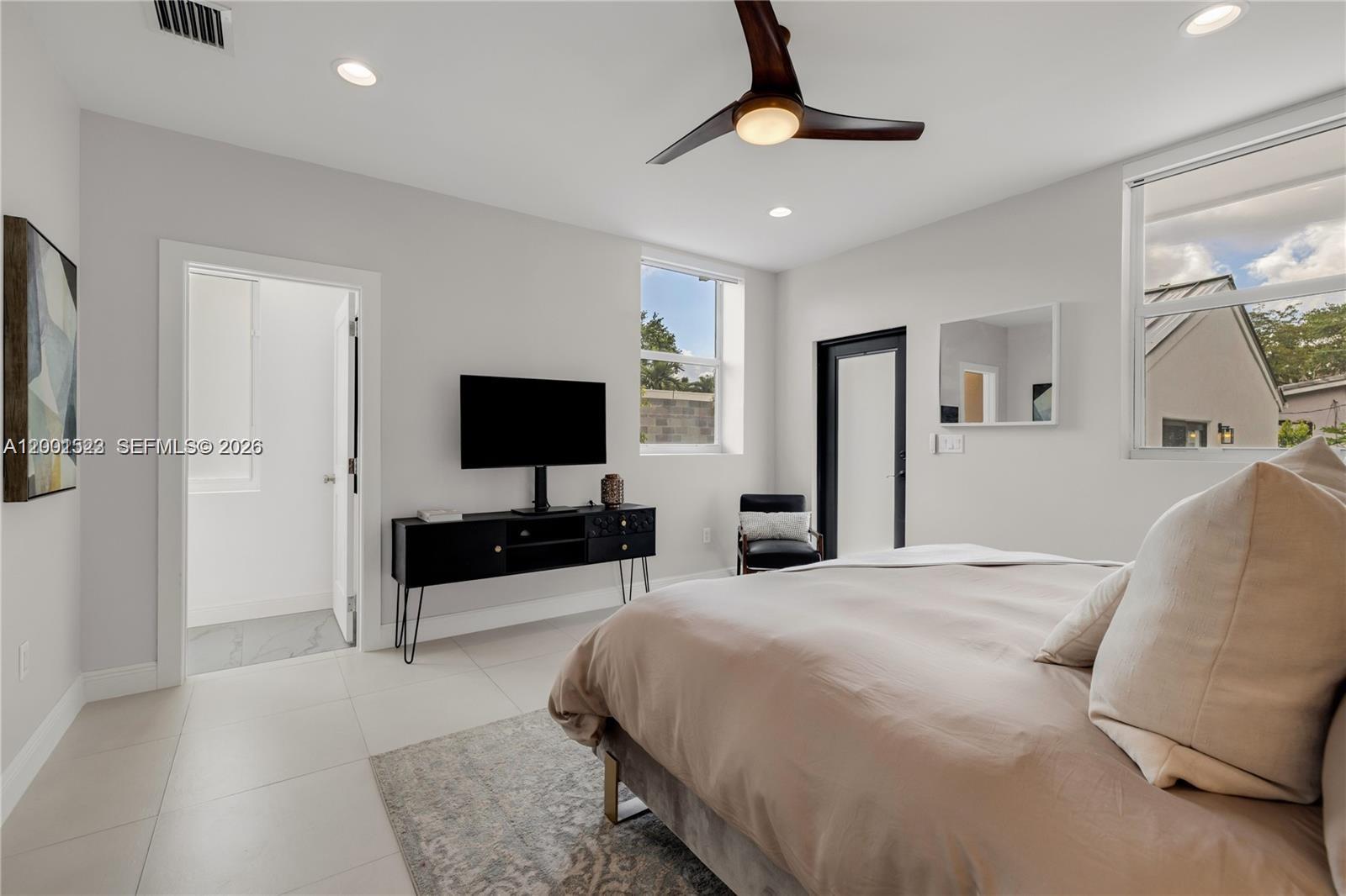 320 NE 88th St, El Portal FL 33138