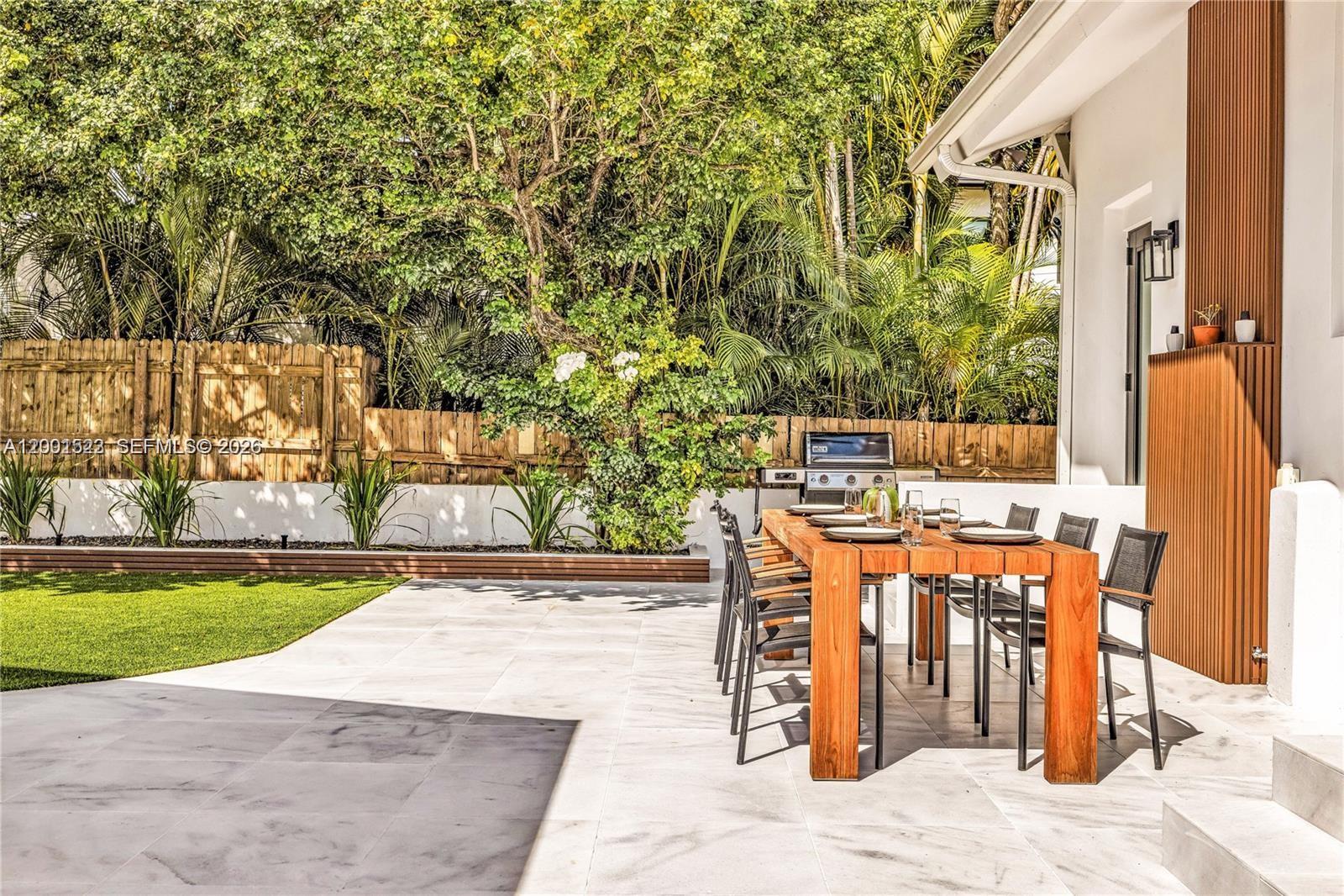 320 NE 88th St, El Portal FL 33138