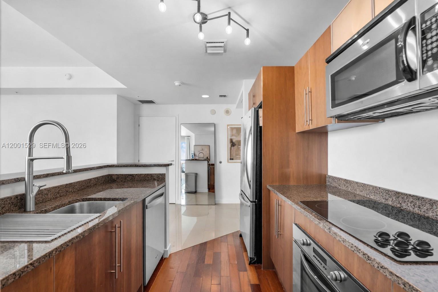 300 S Biscayne Blvd #T-2416, Miami FL 33131