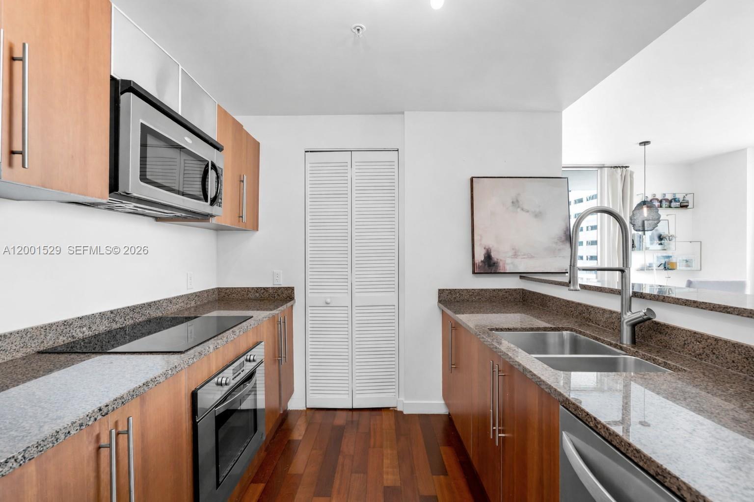 300 S Biscayne Blvd #T-2416, Miami FL 33131