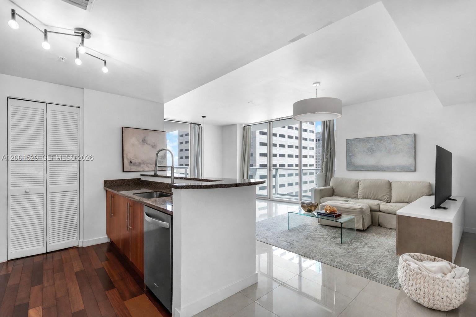 300 S Biscayne Blvd #T-2416, Miami FL 33131