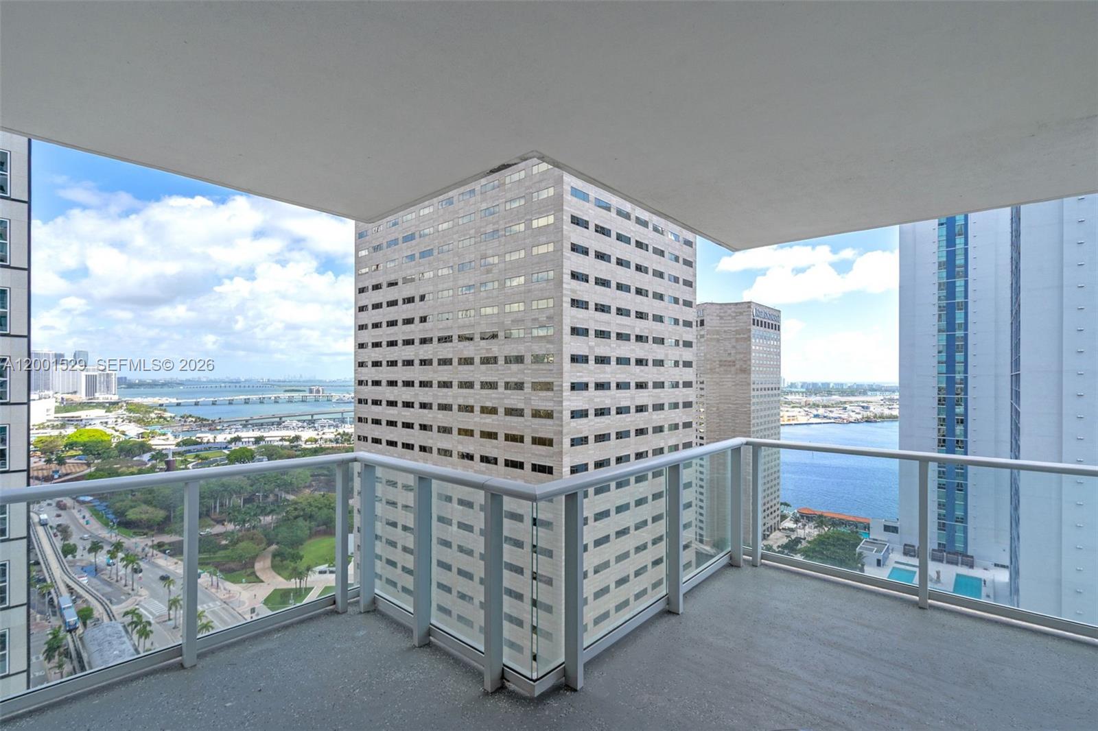 300 S Biscayne Blvd #T-2416, Miami FL 33131