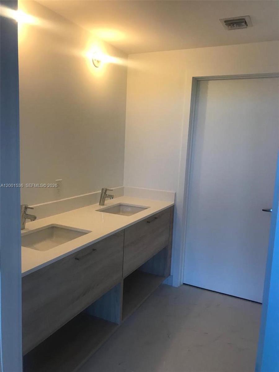 16385 Biscayne Blvd. #1902, North Miami Beach FL 33160