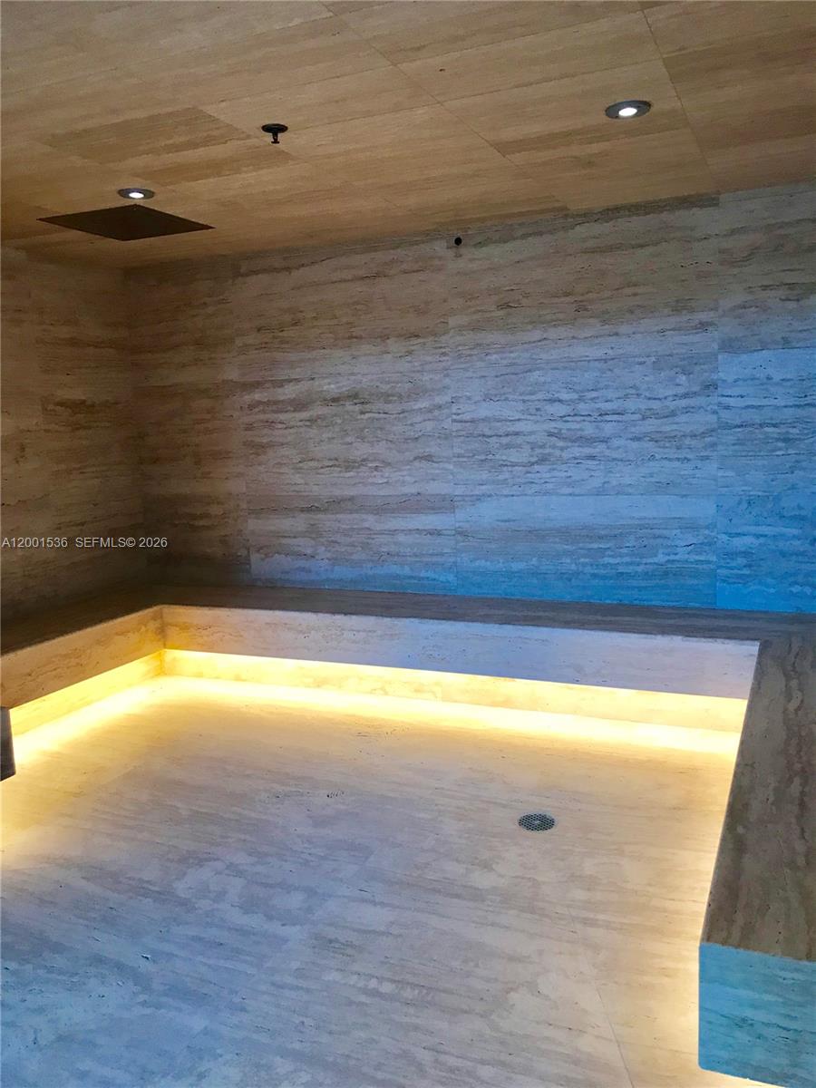 16385 Biscayne Blvd. #1902, North Miami Beach FL 33160
