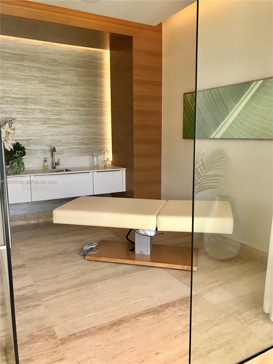 16385 Biscayne Blvd. #1902, North Miami Beach FL 33160