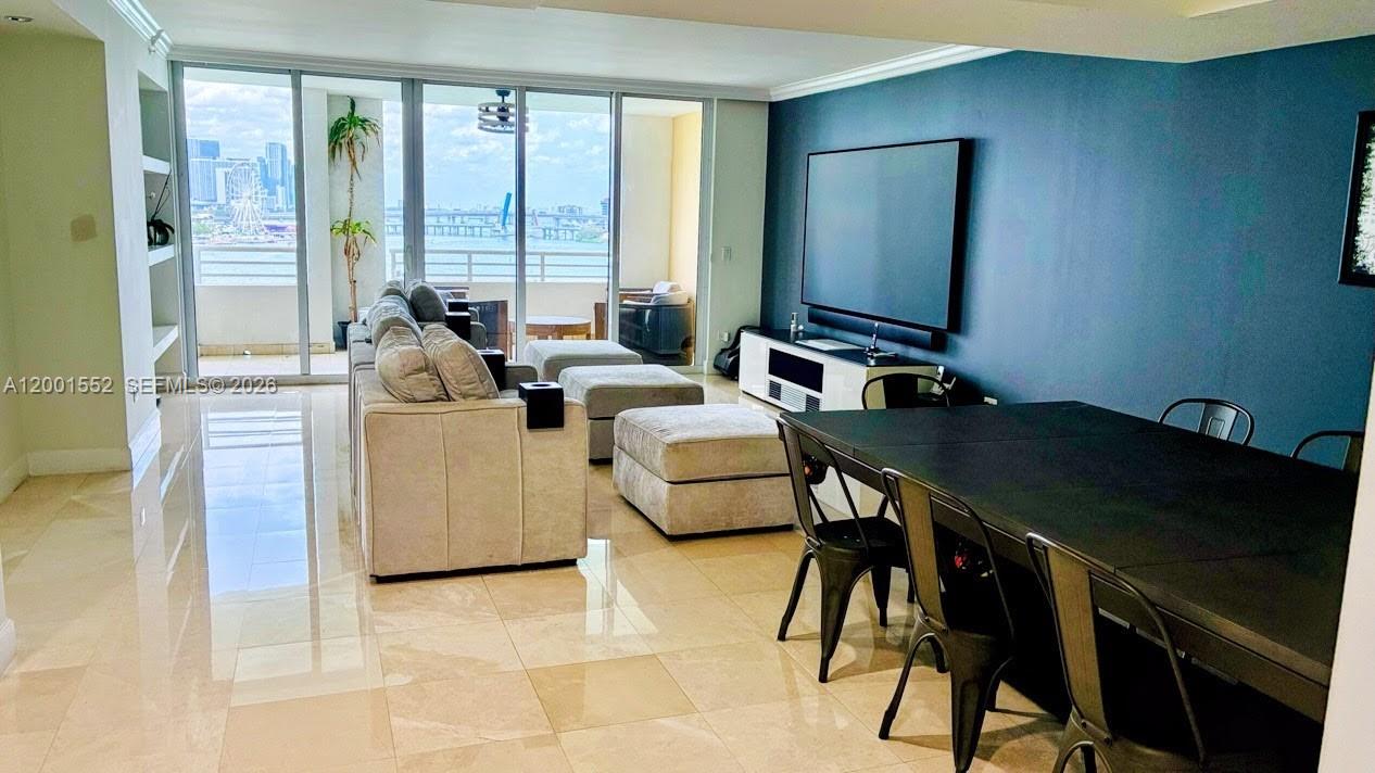 848 Brickell Key Dr #806, Miami FL 33131