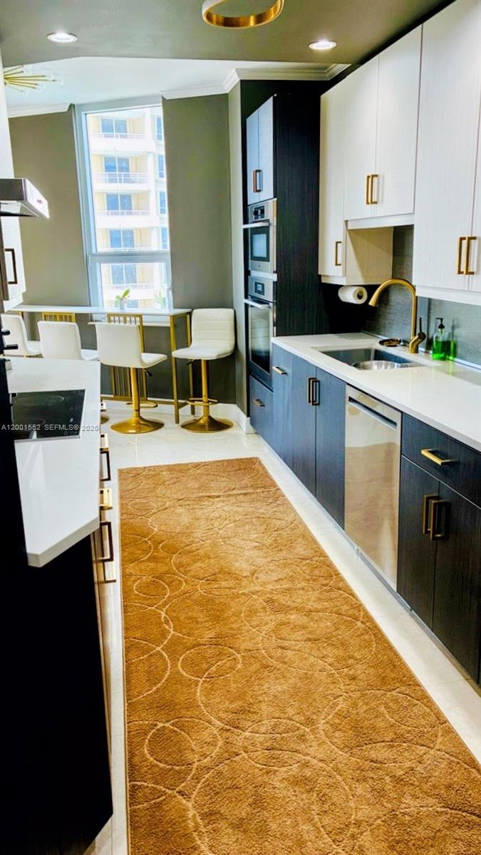 848 Brickell Key Dr #806, Miami FL 33131