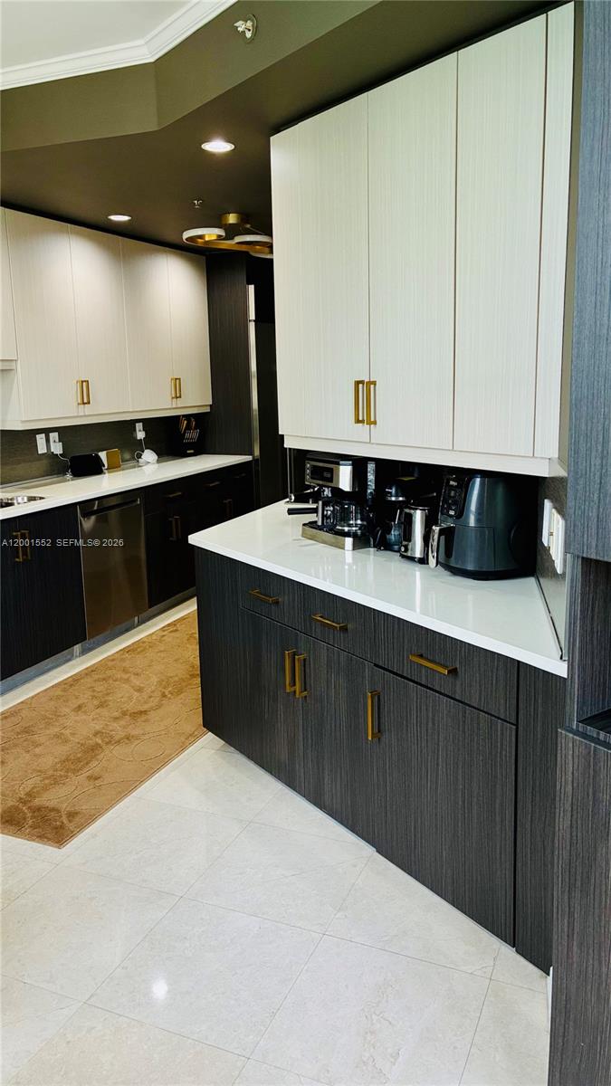 848 Brickell Key Dr #806, Miami FL 33131