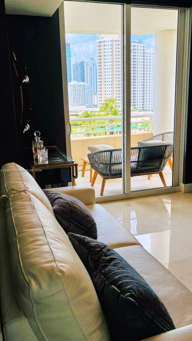 848 Brickell Key Dr #806, Miami FL 33131