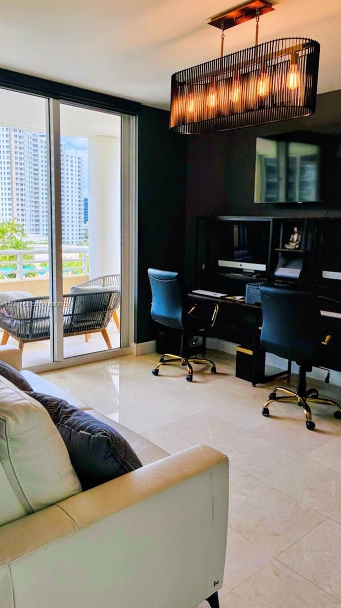 848 Brickell Key Dr #806, Miami FL 33131